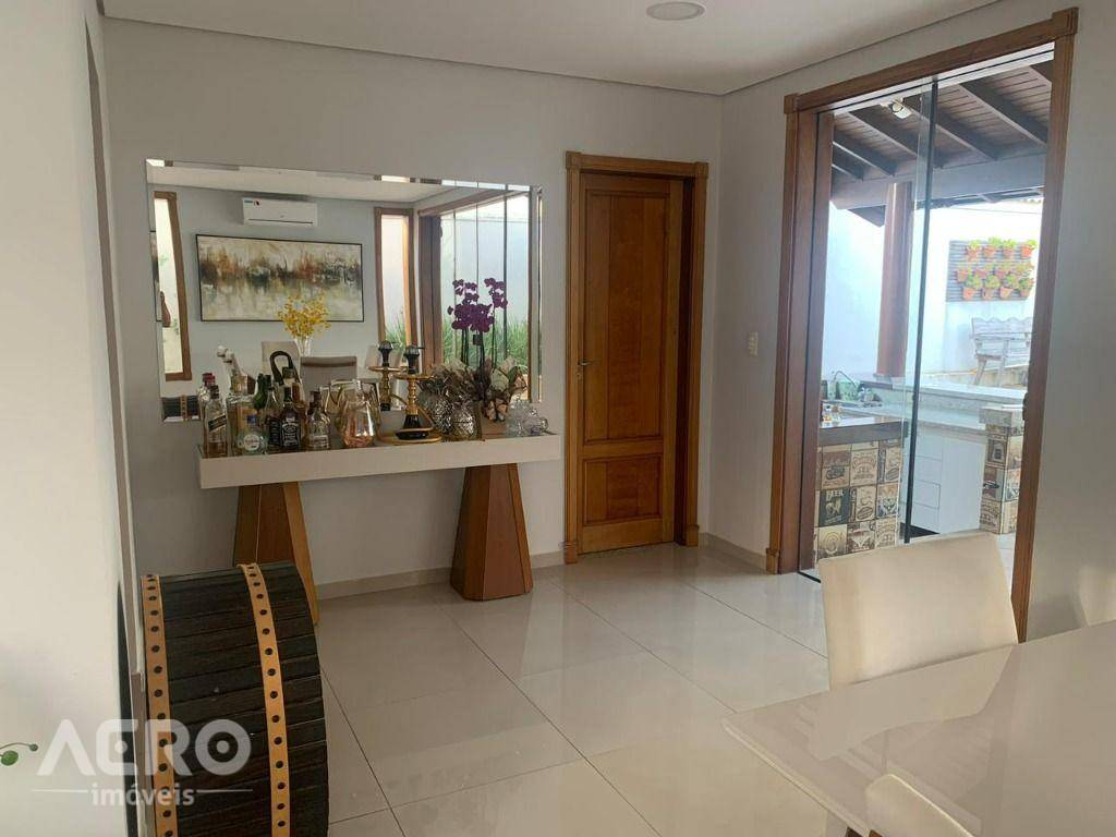 Casa de Condomínio à venda com 4 quartos, 295m² - Foto 14