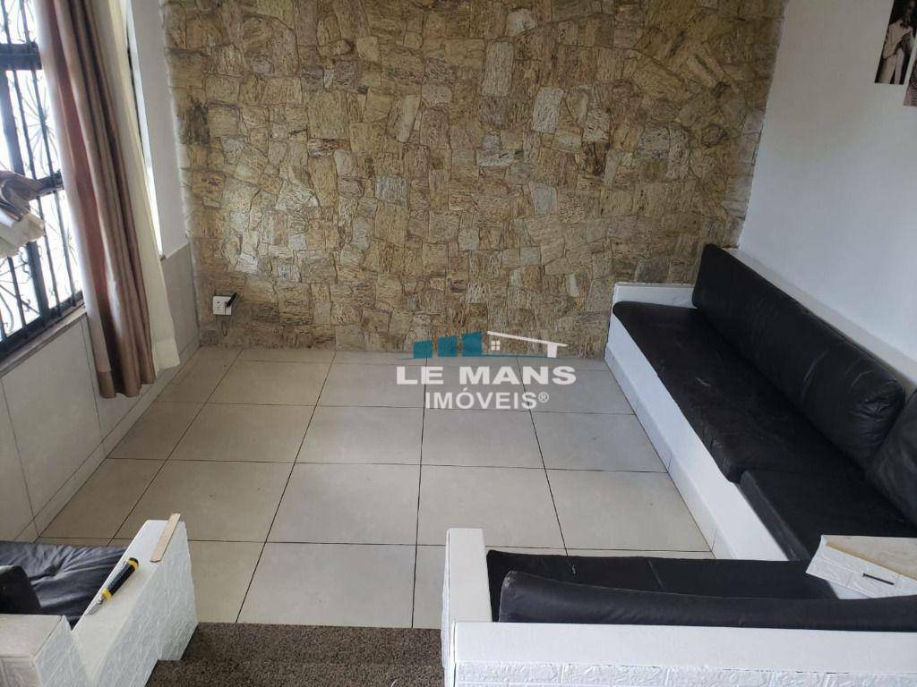 Casa à venda com 3 quartos, 211m² - Foto 19