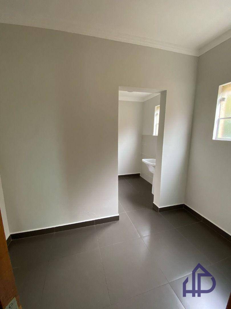 Casa para alugar com 3 quartos, 248m² - Foto 30