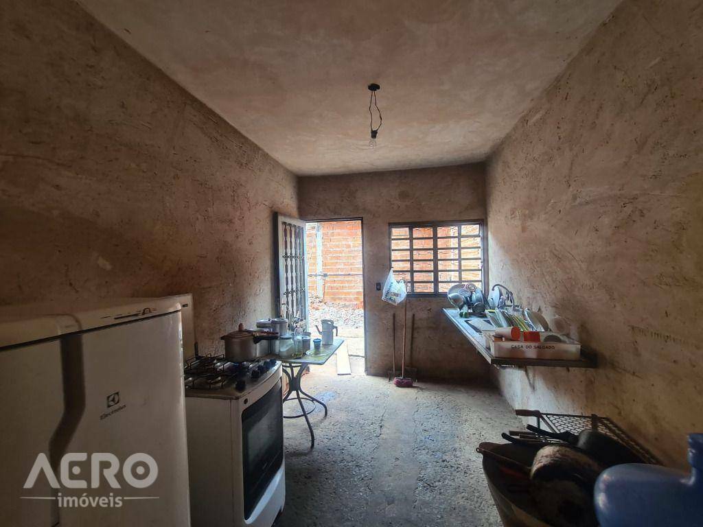 Casa à venda com 4 quartos, 188m² - Foto 5