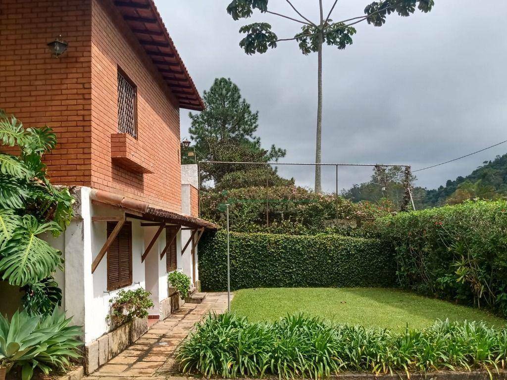 Casa à venda com 5 quartos, 200m² - Foto 2