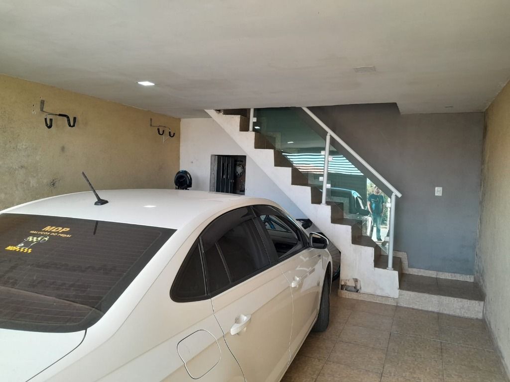 Casa à venda com 3 quartos, 250m² - Foto 2