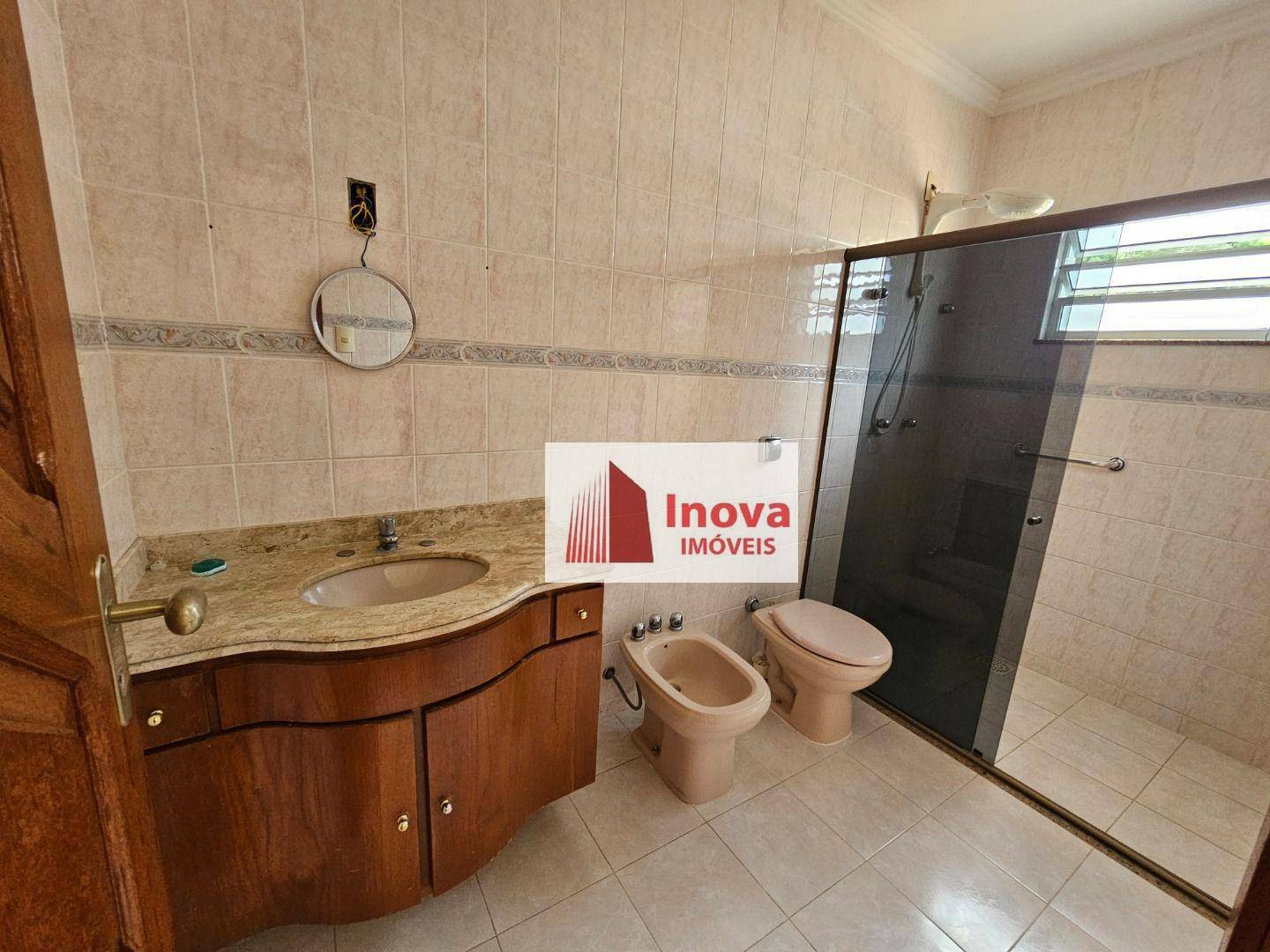 Casa para alugar com 4 quartos, 220m² - Foto 30