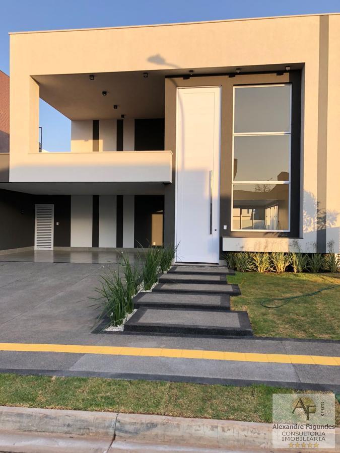 Casa de Condomínio à venda com 4 quartos, 212m² - Foto 1