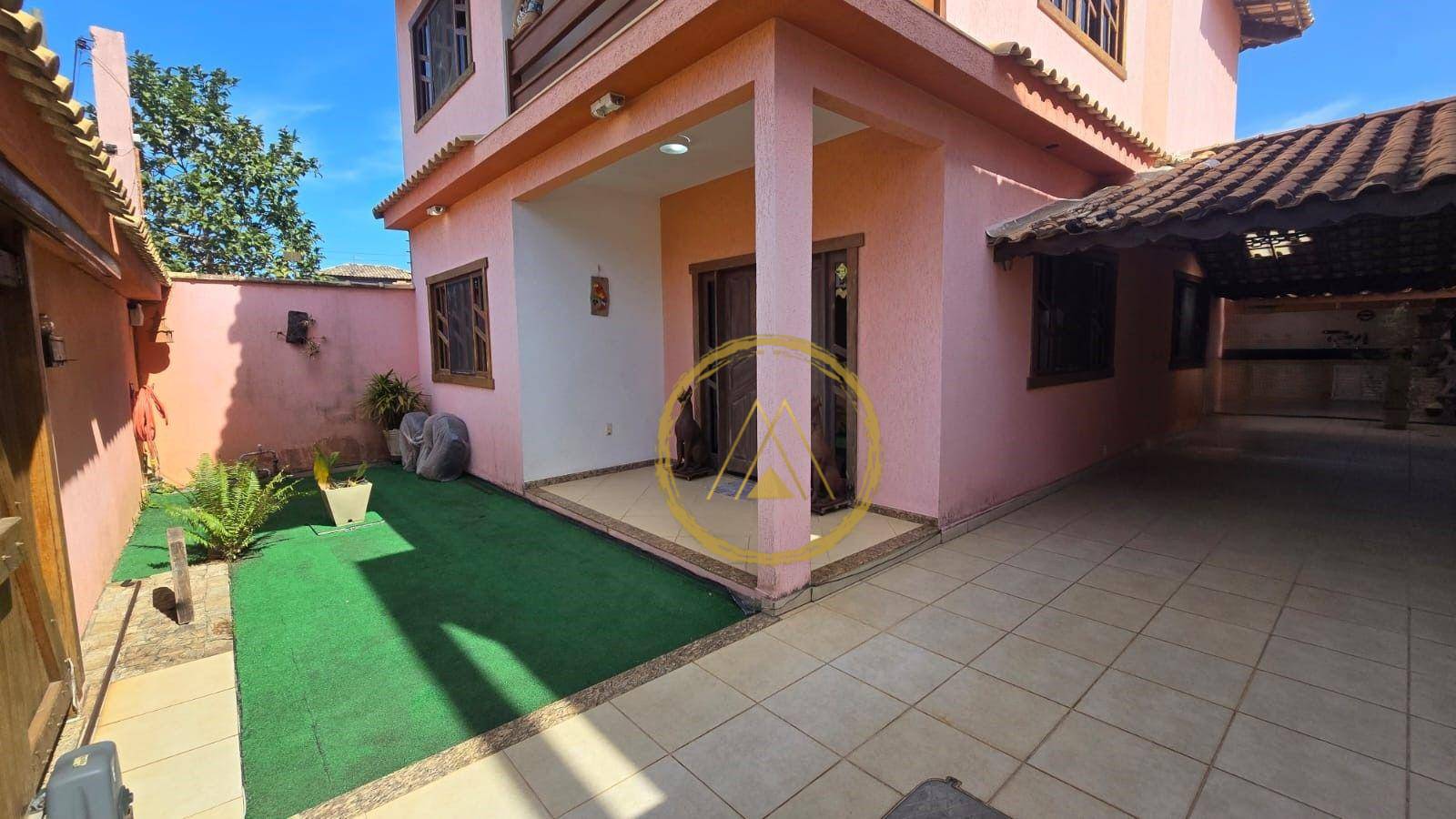 Casa à venda com 3 quartos, 198m² - Foto 1