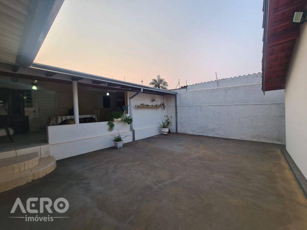 Casa à venda com 3 quartos, 248m² - Foto 10