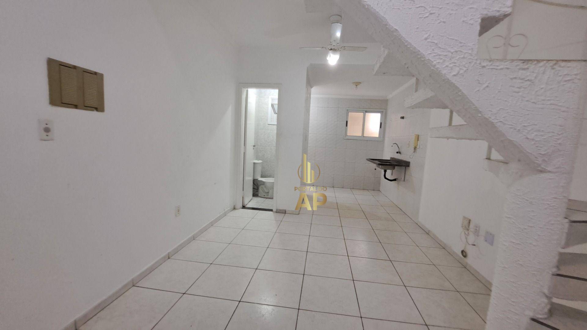 Sobrado para alugar com 2 quartos, 65m² - Foto 1