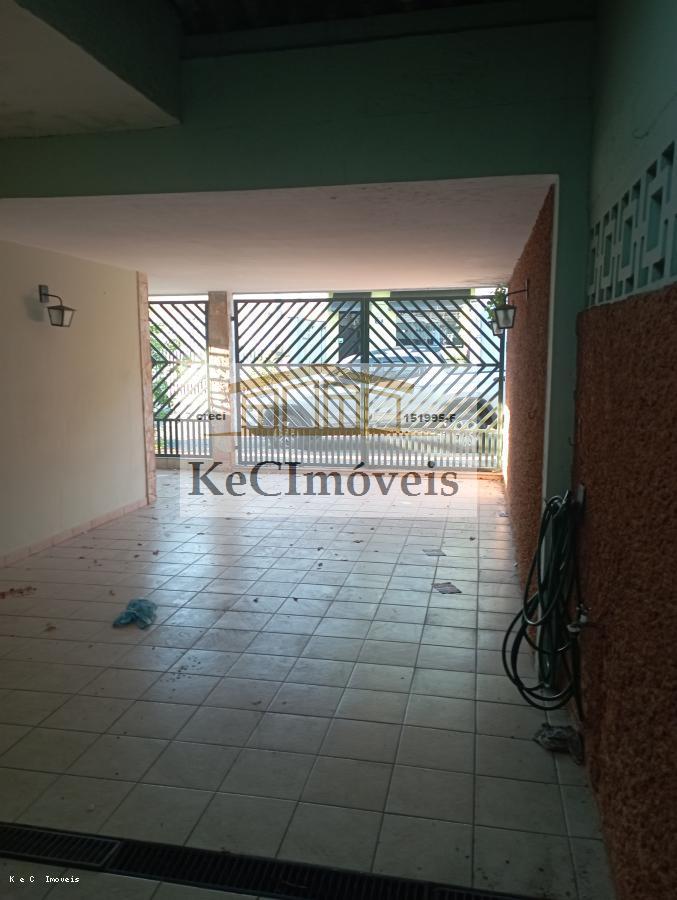 Casa à venda com 3 quartos, 312m² - Foto 1