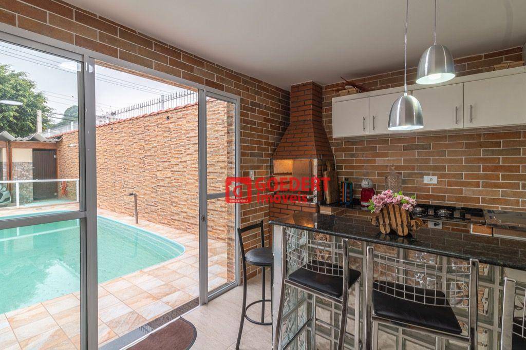 Casa à venda com 4 quartos, 300m² - Foto 1