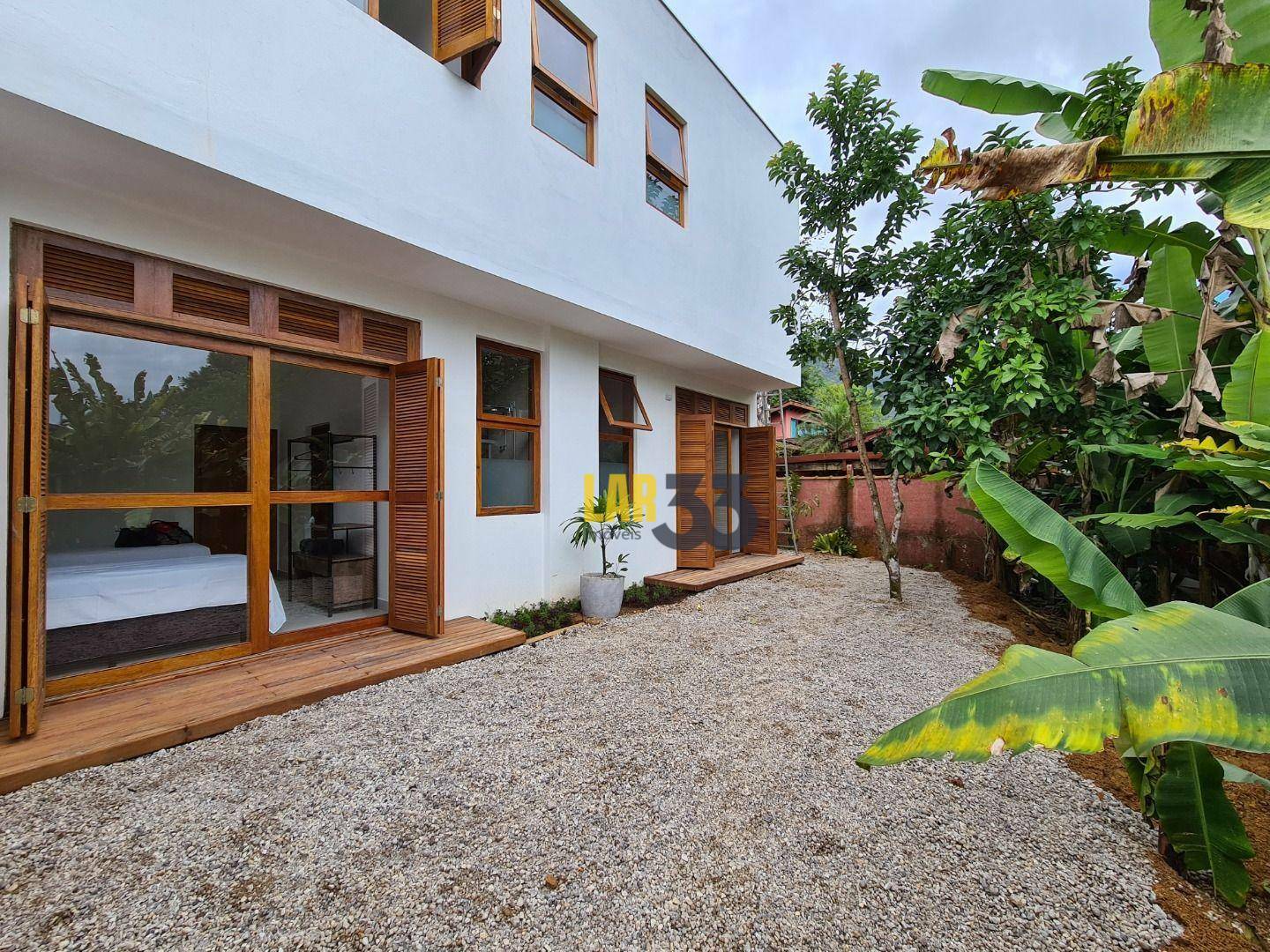 Casa à venda com 4 quartos, 273m² - Foto 18