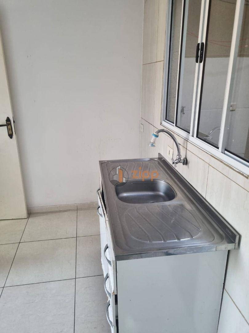 Casa para alugar com 2 quartos, 50m² - Foto 4