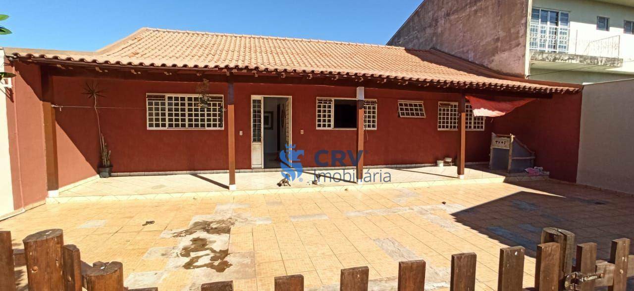 Casa à venda com 4 quartos, 192m² - Foto 1