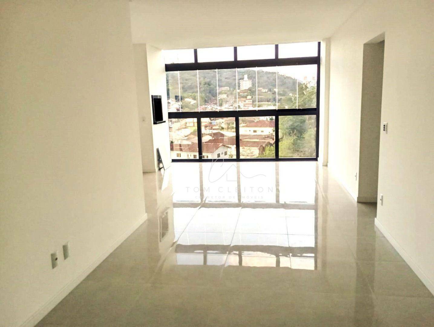 Apartamento à venda com 2 quartos, 85m² - Foto 2