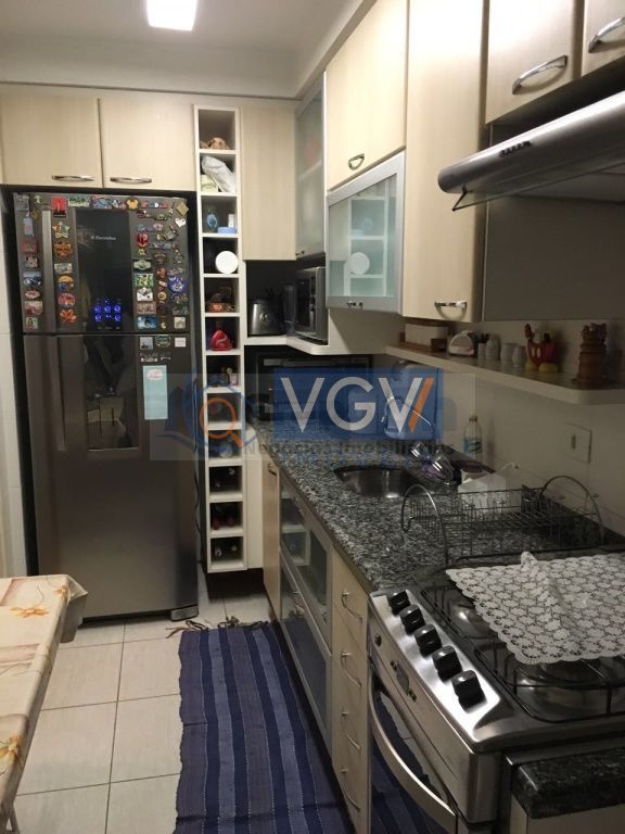 Apartamento à venda com 2 quartos, 67m² - Foto 2