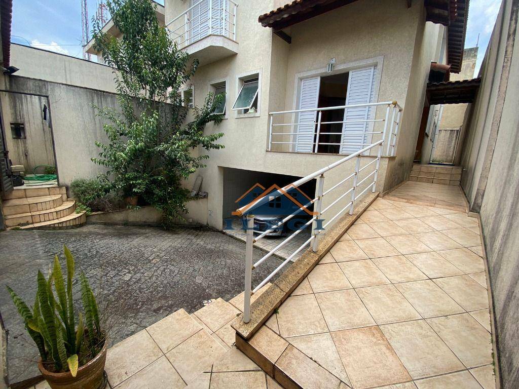 Casa à venda com 3 quartos, 390m² - Foto 1