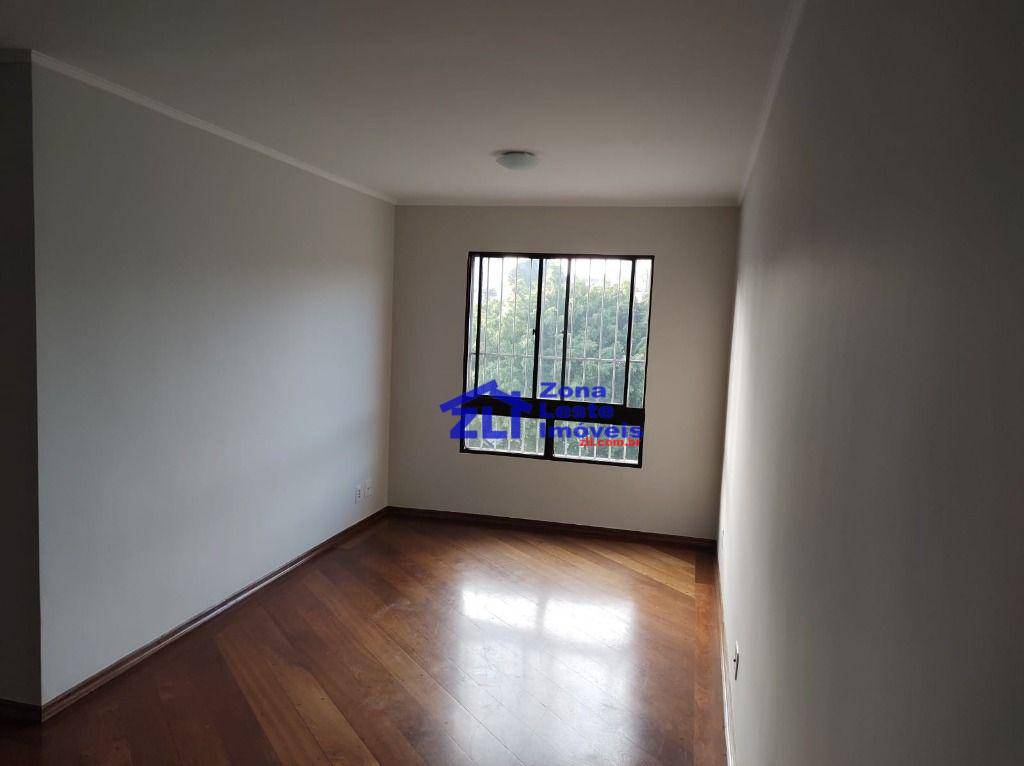 Apartamento à venda com 3 quartos, 70m² - Foto 3