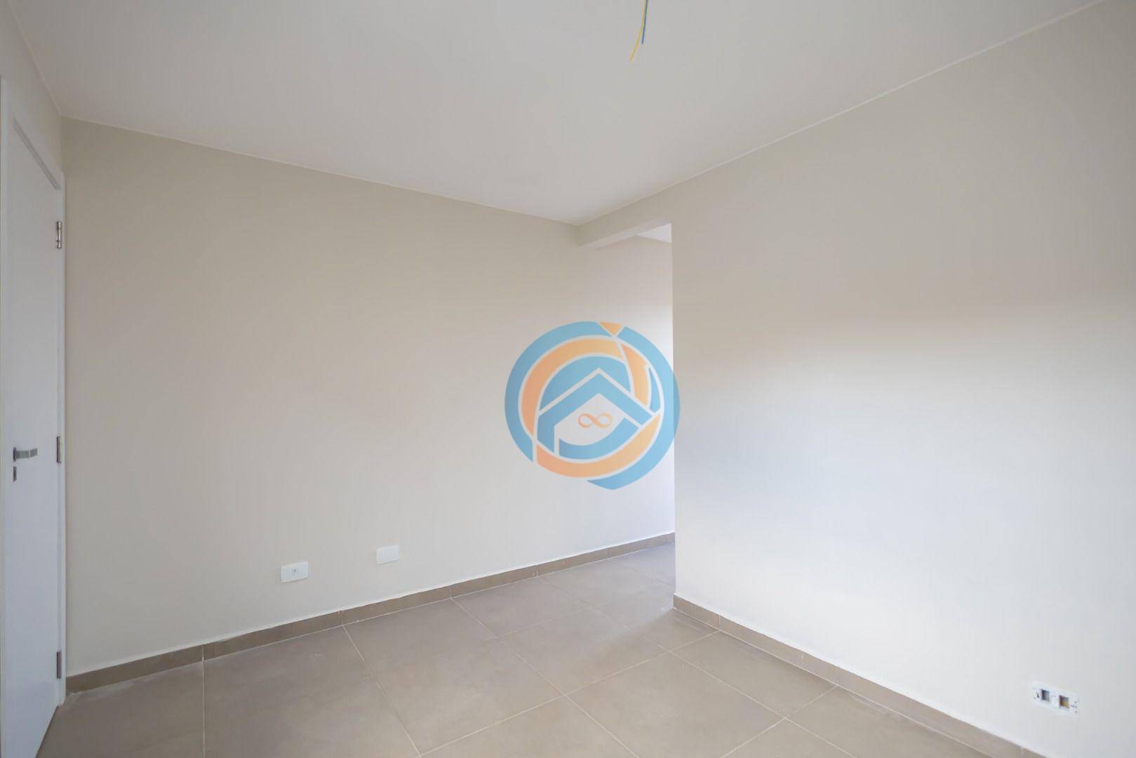 Casa à venda com 2 quartos, 52m² - Foto 2