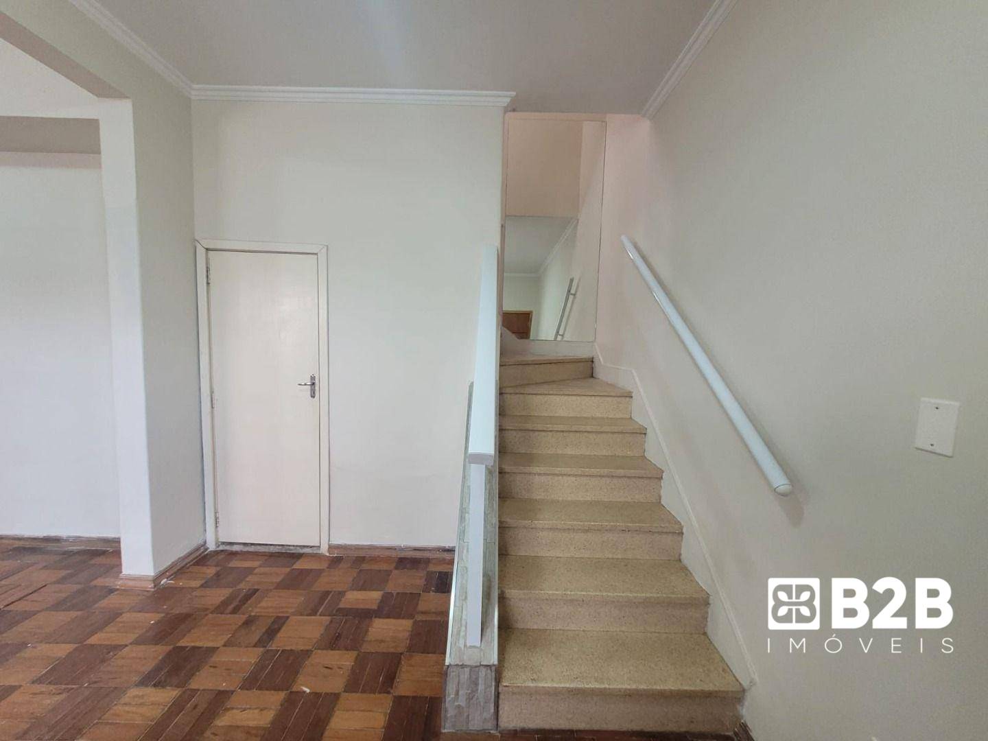 Casa à venda com 3 quartos, 96m² - Foto 2