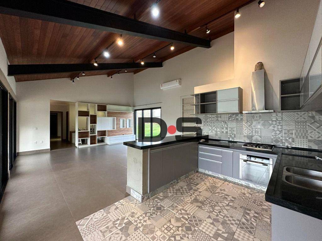 Casa à venda com 3 quartos, 210m² - Foto 9