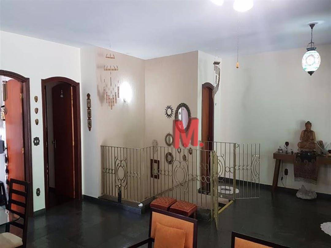 Casa à venda com 4 quartos, 350m² - Foto 2