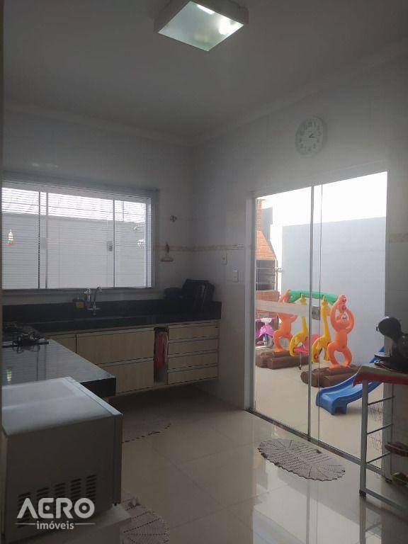 Casa à venda com 3 quartos, 111m² - Foto 5