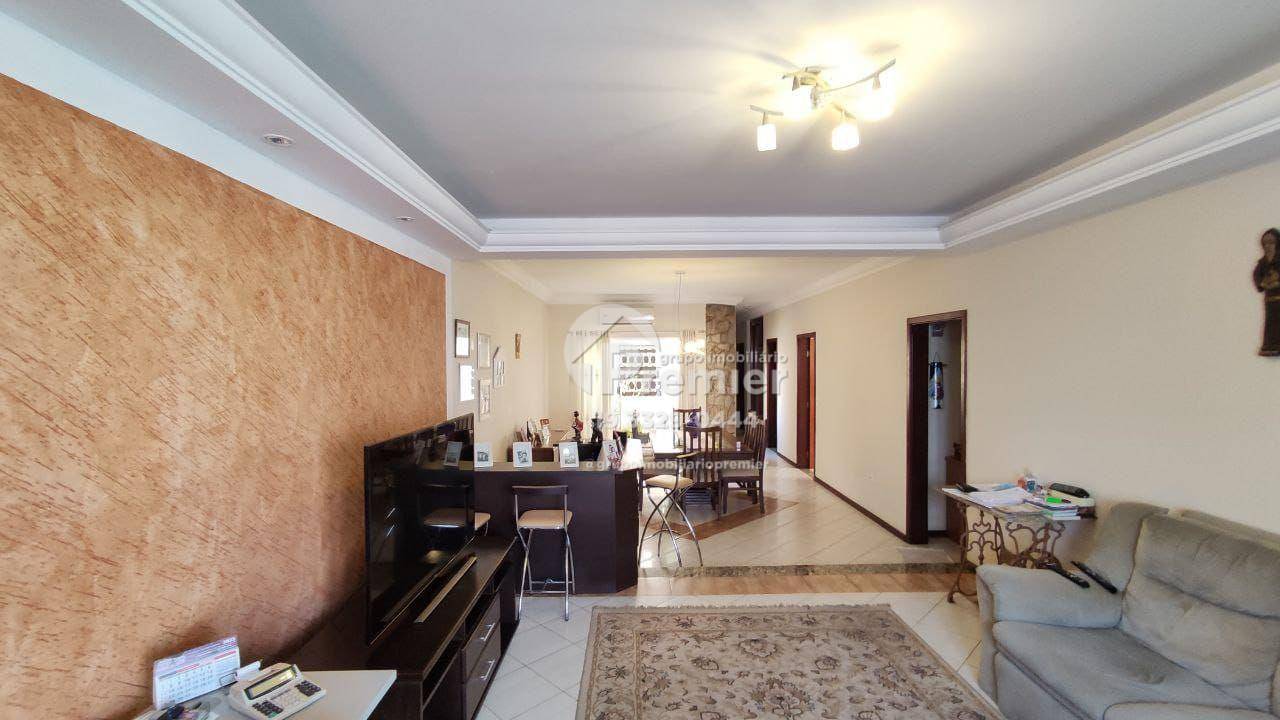 Casa à venda com 3 quartos, 214m² - Foto 4
