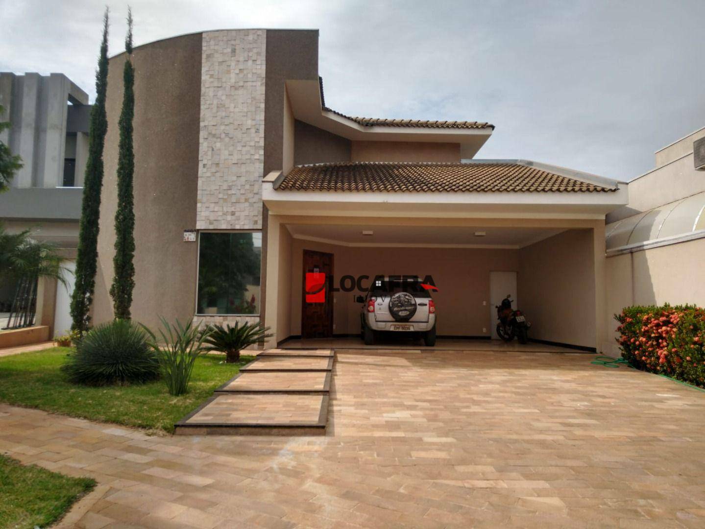 Casa de Condomínio à venda com 4 quartos, 340m² - Foto 1