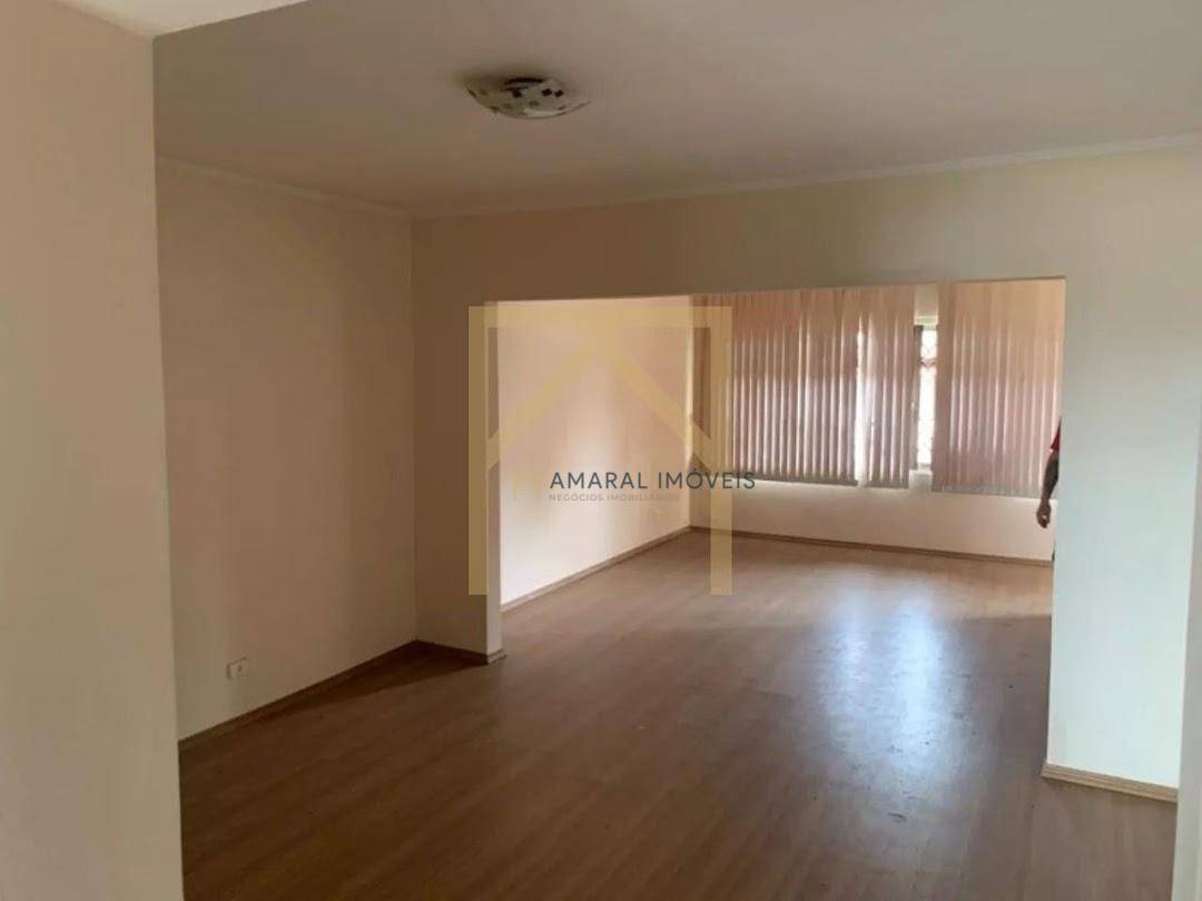 Casa à venda com 3 quartos, 210m² - Foto 2