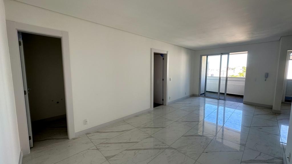 Apartamento à venda com 3 quartos, 141m² - Foto 3