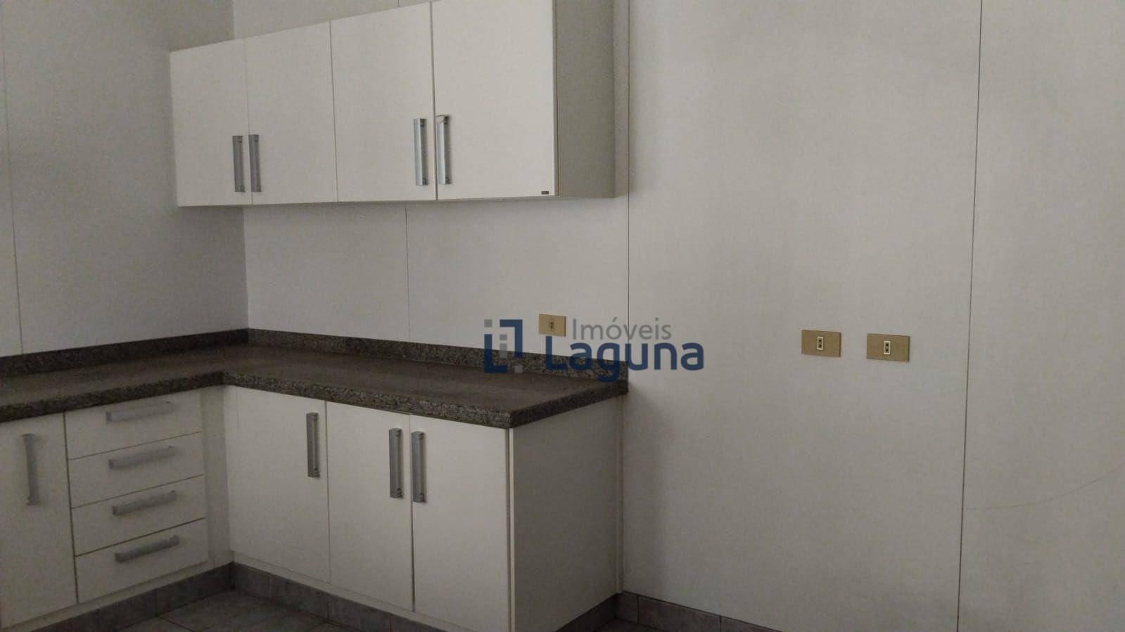 Apartamento para alugar com 4 quartos, 263m² - Foto 8