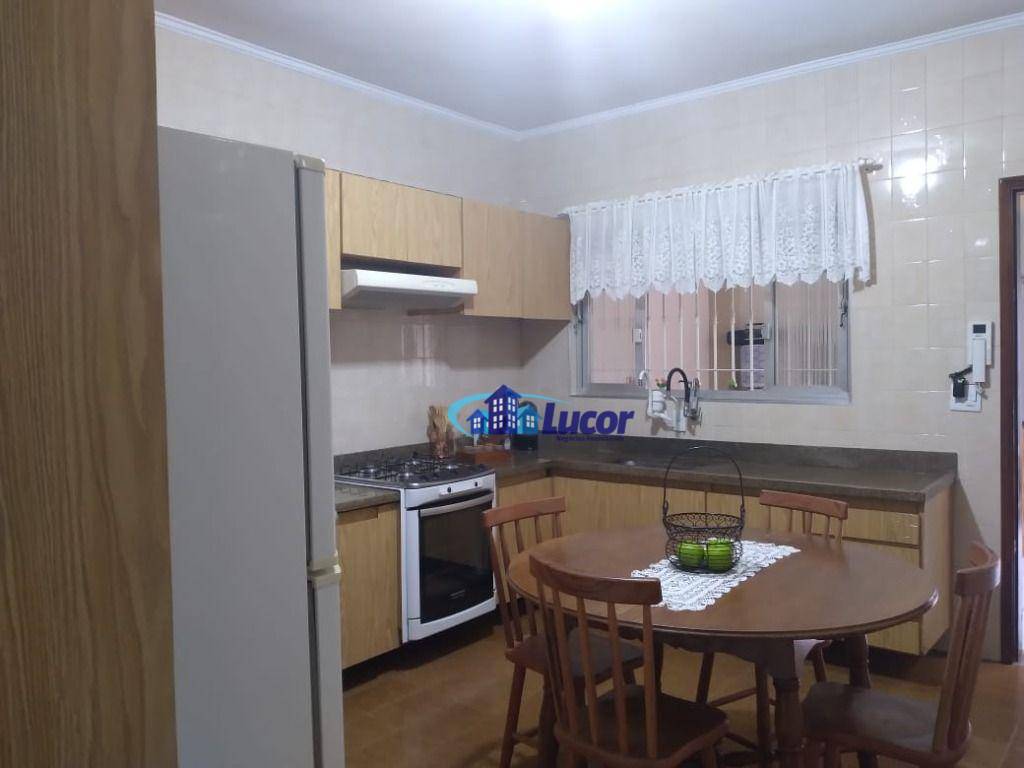 Sobrado à venda com 3 quartos, 200m² - Foto 11