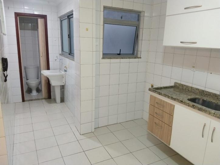 Apartamento à venda com 2 quartos, 70m² - Foto 4