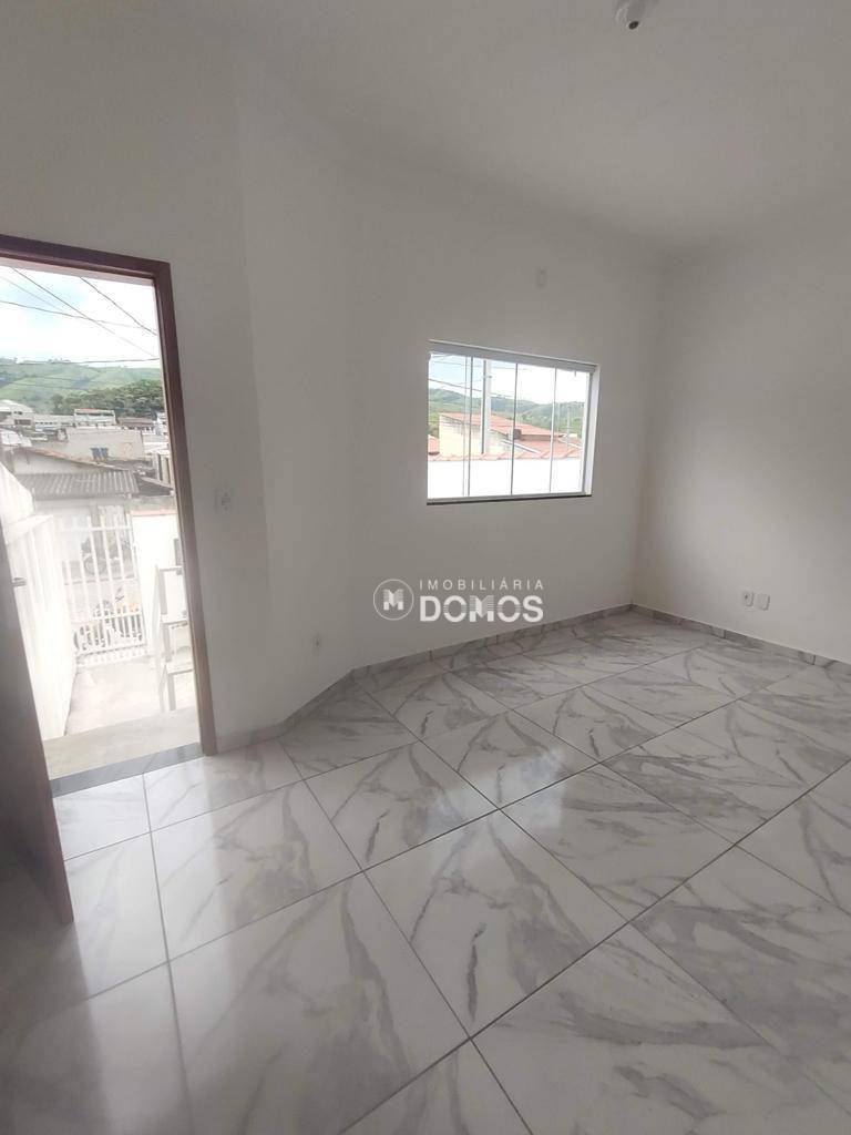 Casa à venda com 2 quartos, 66m² - Foto 3