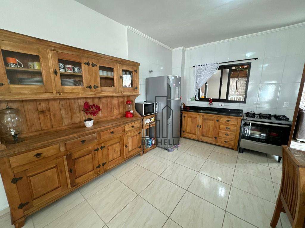 Casa à venda com 3 quartos, 94m² - Foto 1