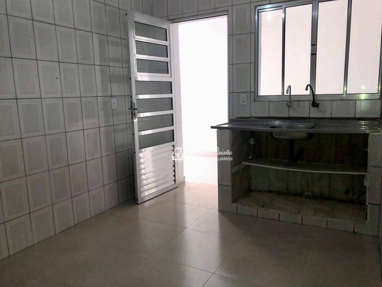 Casa à venda com 3 quartos, 220m² - Foto 4