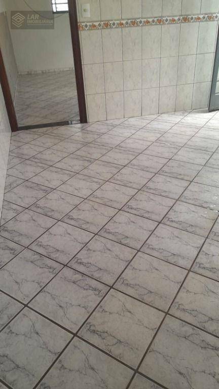 Casa para alugar com 2 quartos, 60m² - Foto 4