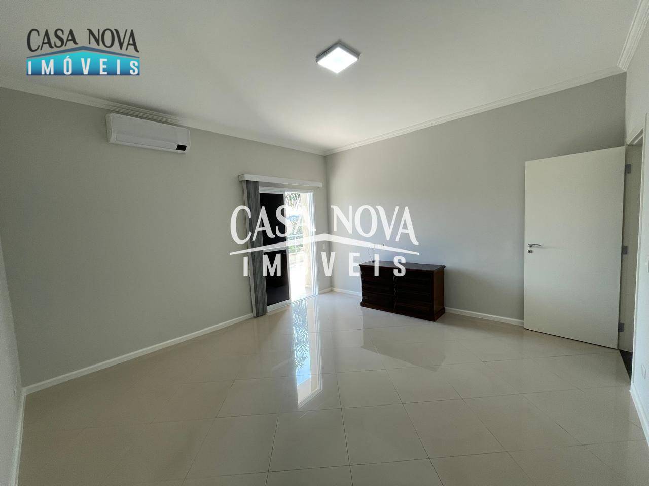 Casa de Condomínio para alugar com 3 quartos, 360m² - Foto 13