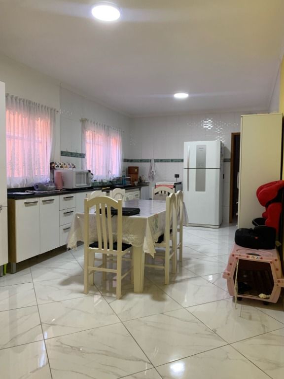 Casa à venda com 2 quartos, 90m² - Foto 3