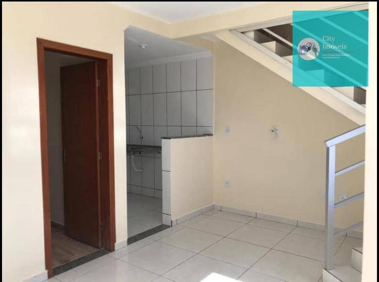 Casa à venda com 3 quartos, 76m² - Foto 2