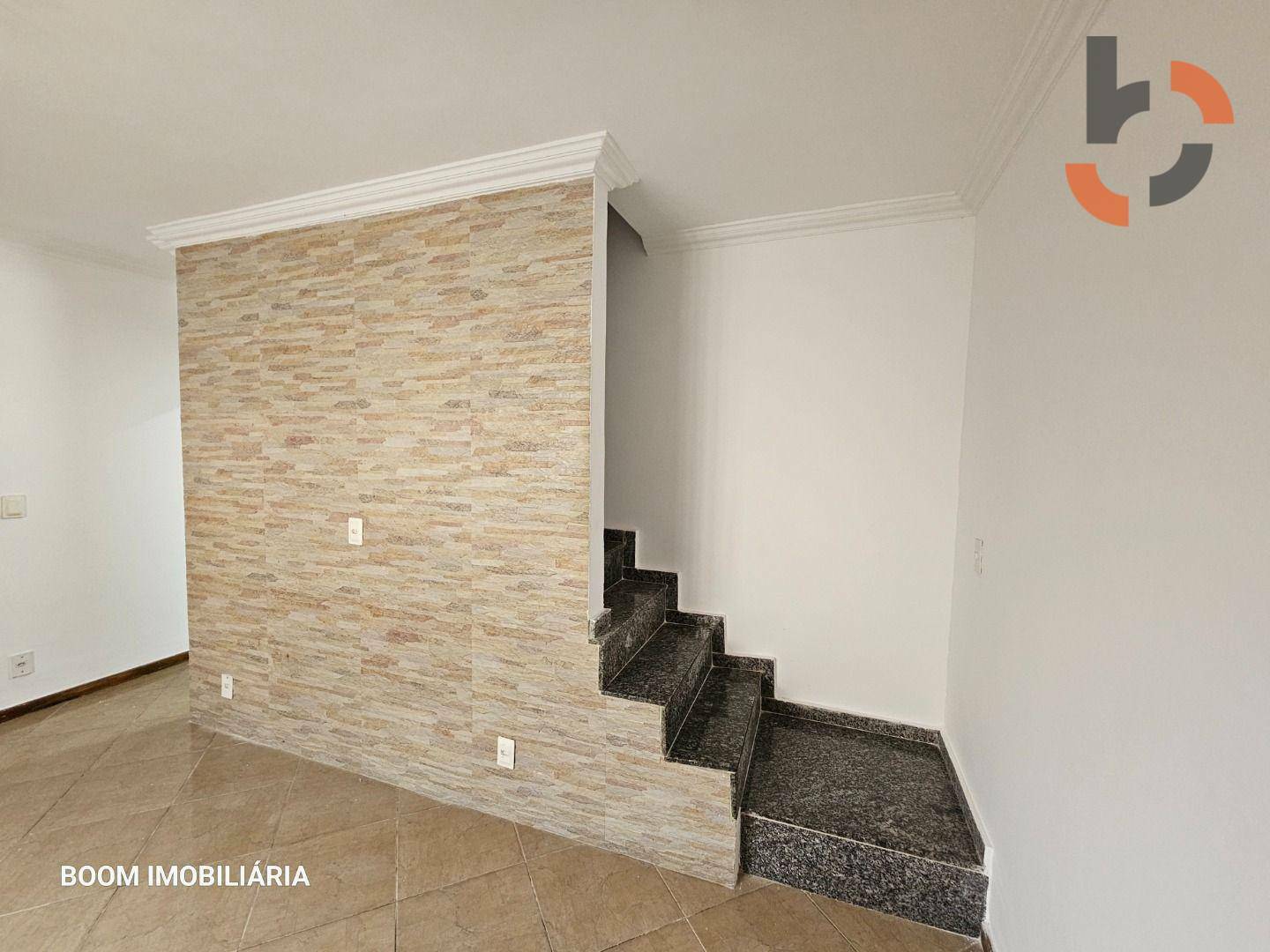 Casa à venda com 3 quartos, 83m² - Foto 1