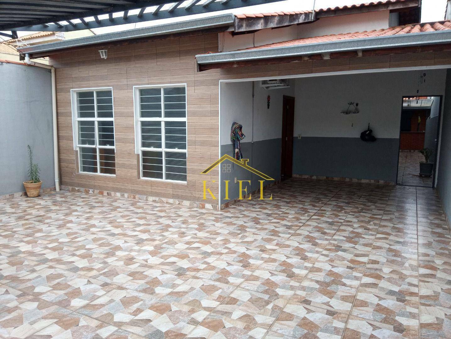 Casa à venda com 3 quartos, 132m² - Foto 1