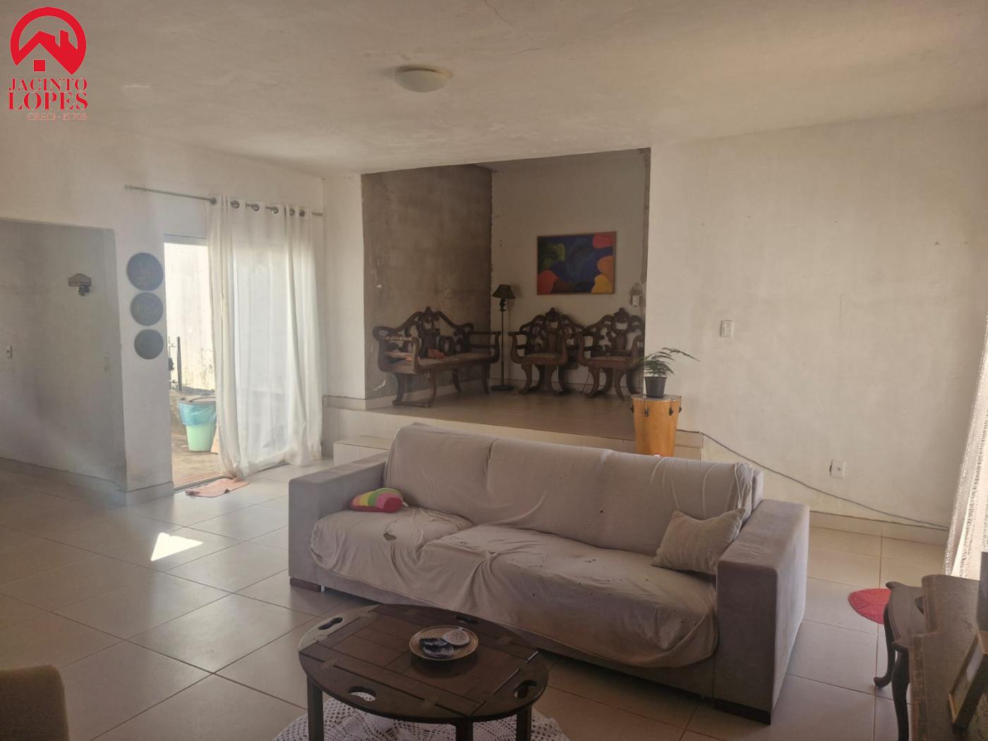 Casa de Condomínio à venda com 3 quartos, 250m² - Foto 2