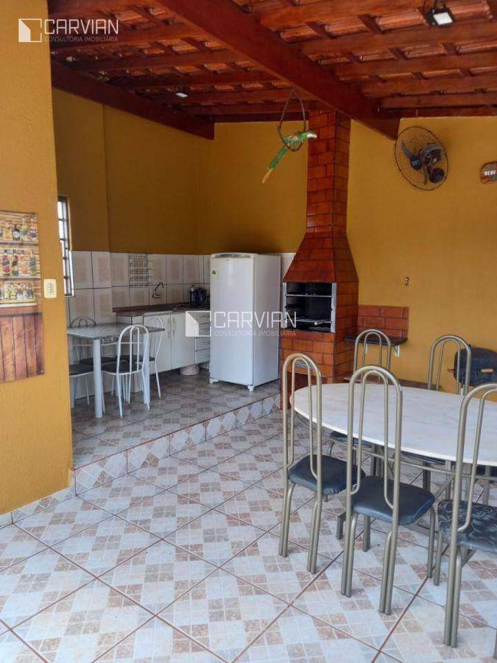 Casa à venda com 3 quartos, 115m² - Foto 1