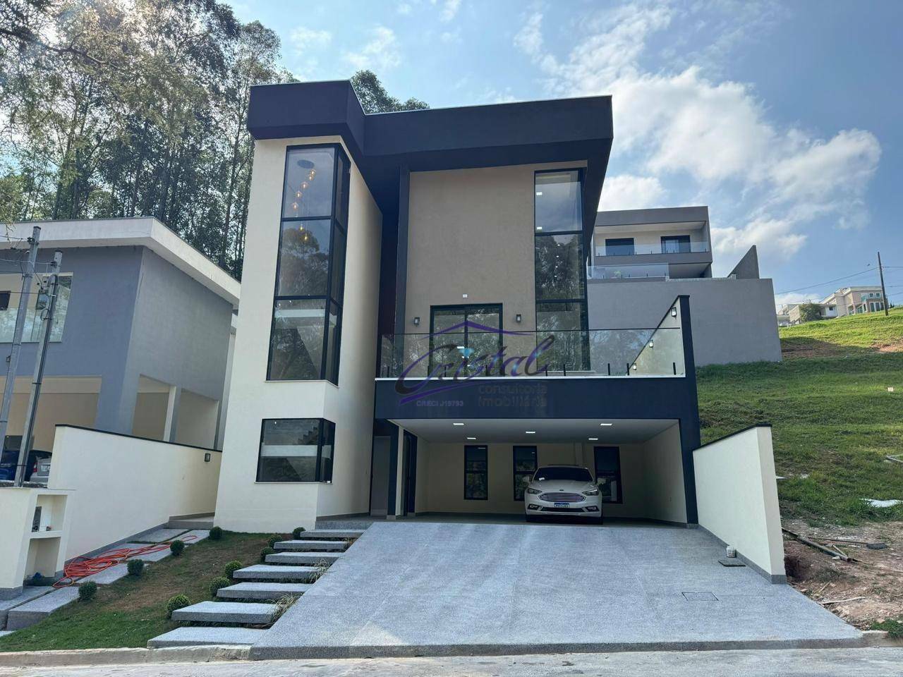 Casa de Condomínio à venda com 3 quartos, 382m² - Foto 1