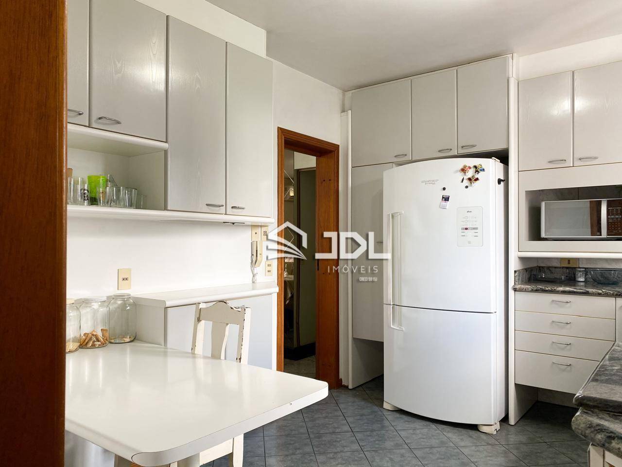 Apartamento à venda com 3 quartos, 134m² - Foto 29