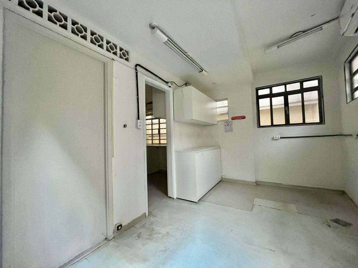 Sobrado para alugar com 4 quartos, 250m² - Foto 11