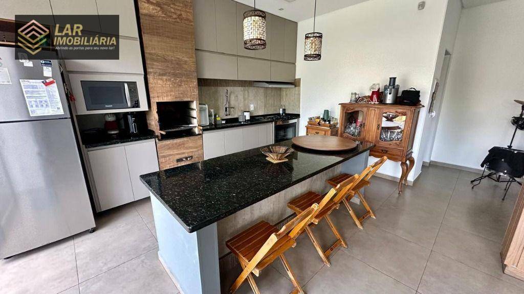 Casa à venda com 3 quartos, 200m² - Foto 2