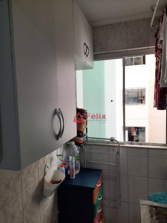 Apartamento à venda com 2 quartos, 62m² - Foto 11