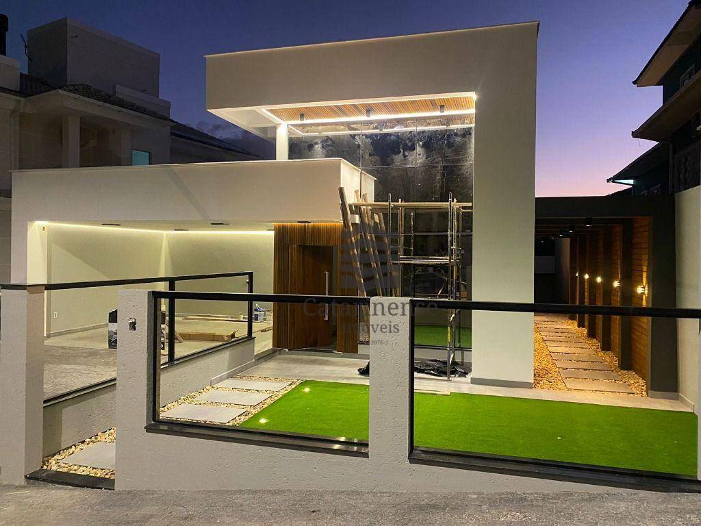 Casa à venda com 3 quartos, 202m² - Foto 1