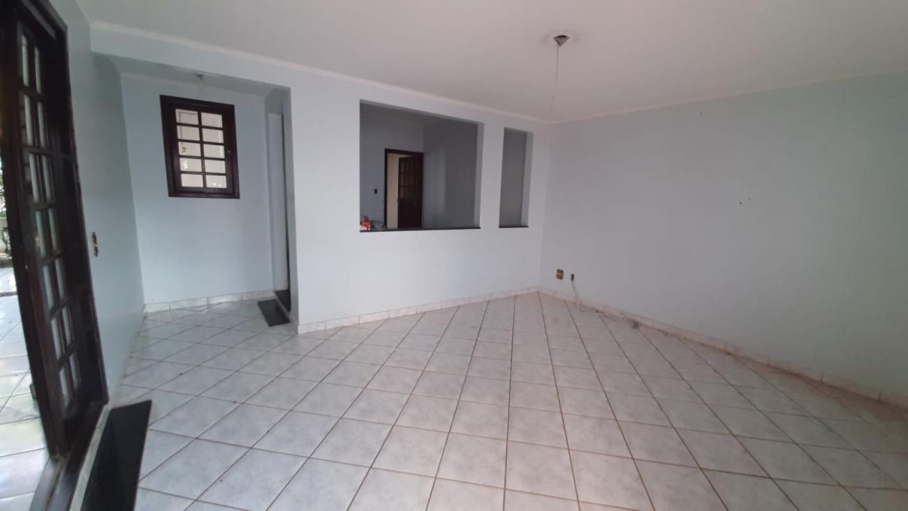 Casa à venda com 3 quartos, 240m² - Foto 2